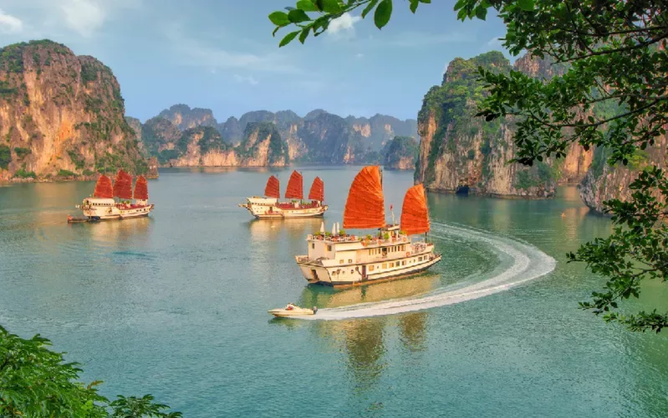 Baia di Ha Long: Meraviglia Naturale di Vietnam